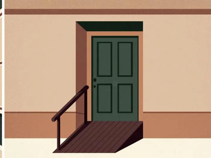 Ingresso di un'abitazione con rampa di accesso e corrimano per l'accessibilità